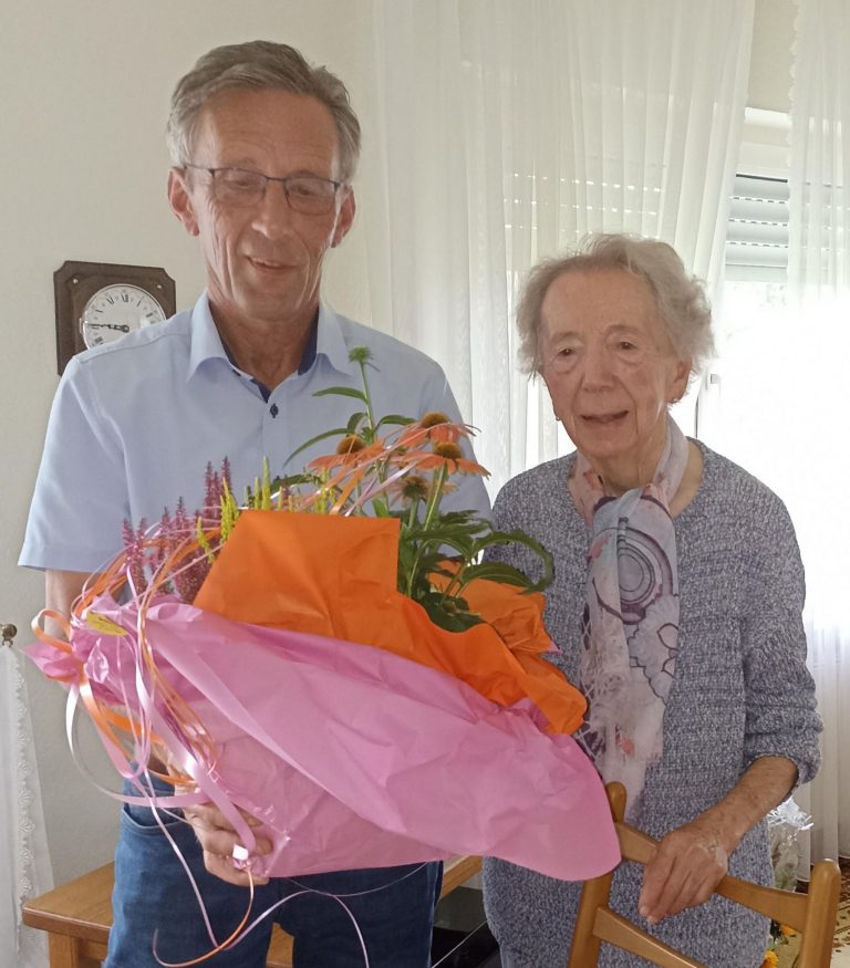 Gratulation der ältesten Bürgerin Großlittgens Gemeinde Großlittgen